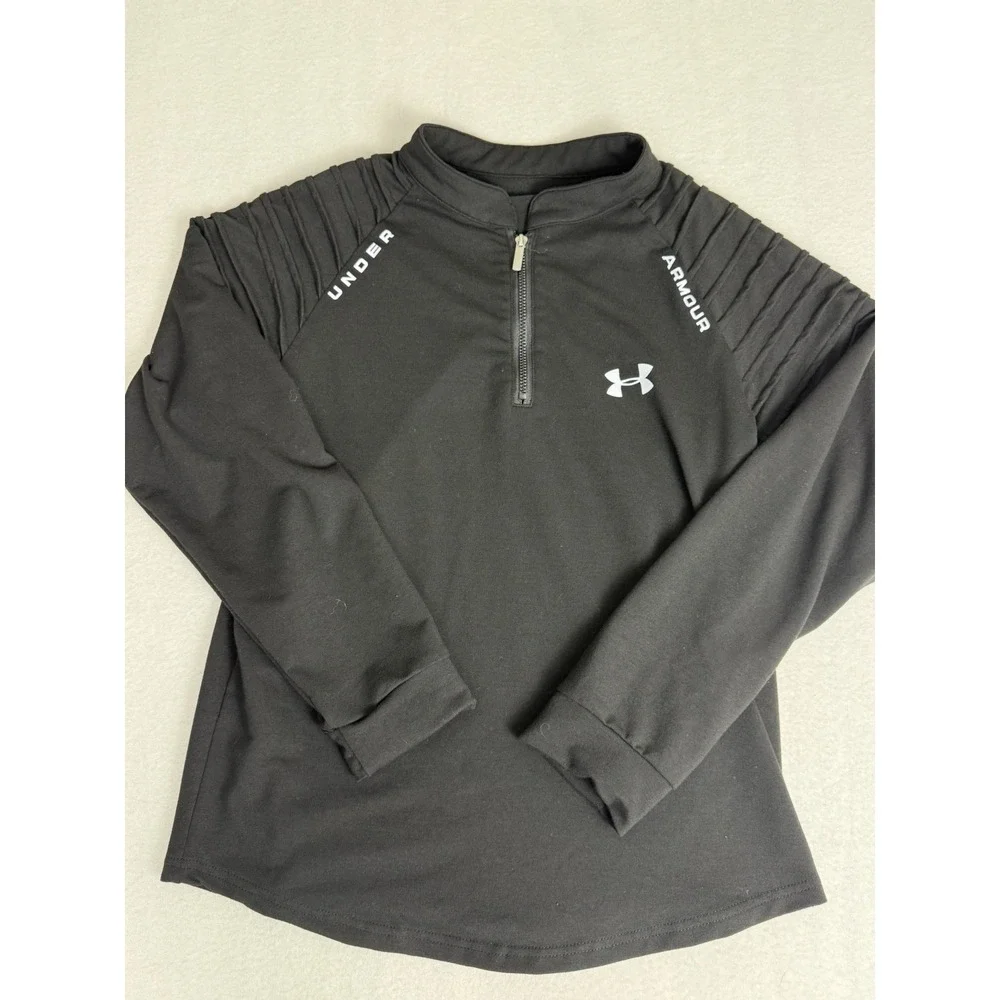 Under Armour Pullover Men's S Black‎ Pintuck shoulder panels